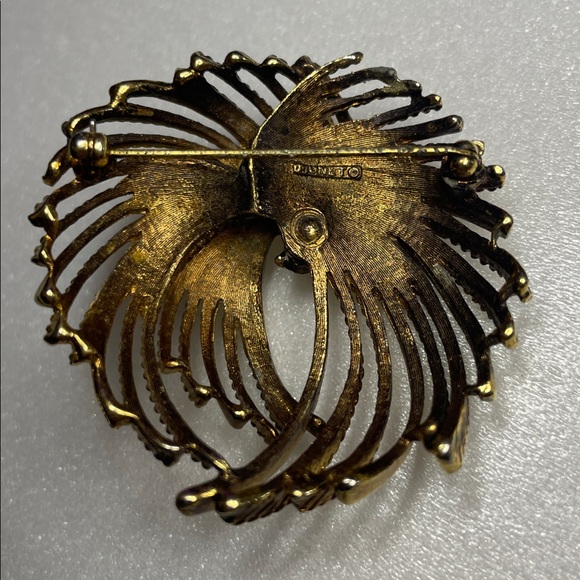 Vintage Monet Signed 1960s Cordelia Gold Tone Swirl Rope-Textured Brooch - Picture 2 of 5